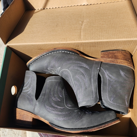 Roper Gray Ankle Booties with Western Flair - Picture 5 of 8